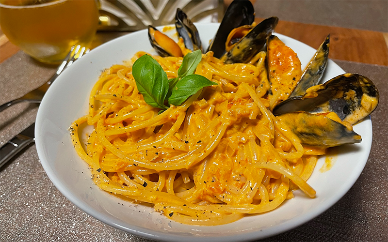 seafood_alfredo_pasta_800x500